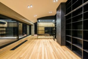Espace spacieux d'un intérieur professionnel.