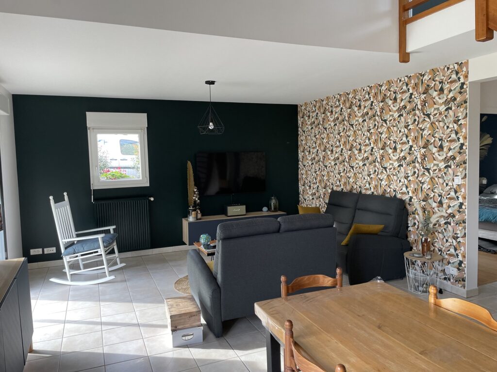 Salle à manger d'une maison particulière.