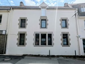 Façade rénovée après ravalement d’une maison à Sarzeau dans le Morbihan