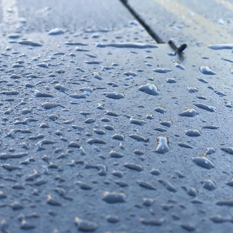 Toiture sous la pluie protection et entretien de toiture à Vannes